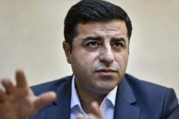 Суд в Турции приговорил Салахаттина Демирташа к тюремному сроку по делу об оскорблении президента