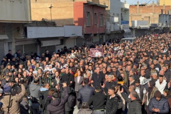 Тысячи людей идут к границе с Камышло в Нусайбине