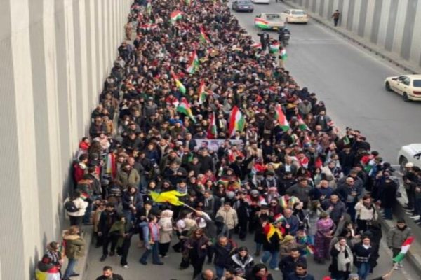 Тысячи жителей Сулеймании вышли на улицы, заявив о единстве и поддержке Рожавы