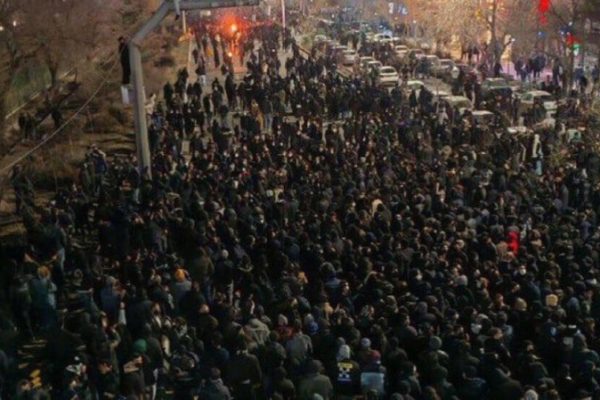 В Иране протесты переросли в широкомасштабное народное движение