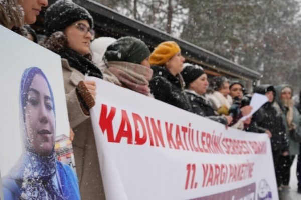 В Турции требуют правосудия для жертв женоубийств после 11-го судебного пакета