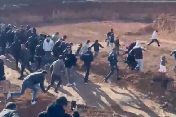 Жители северного Курдистана прорвали заграждения у Нусайбина и вошли в Камышло