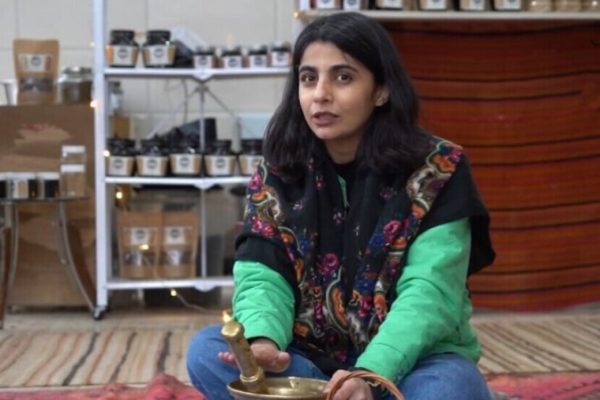 Две женщины, одна мастерская: кофе из казвана помогает сохранять курдскую культуру