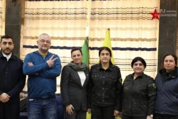 Французская делегация в Рожаве провела встречу с командирами Женских отрядов самообороны
