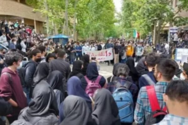 Протесты в университетах Ирана продолжаются