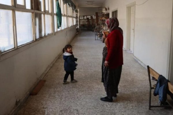 Службы в Кобани прекращают работу в результате удушающей осады