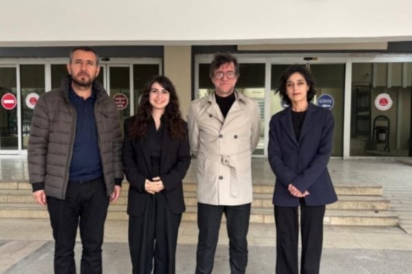 Состоялись первые слушания по делам журналистов Ознур Дегер и Османа Акына