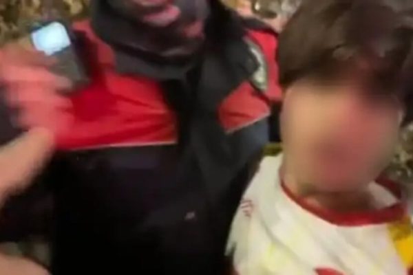 Подросток задержан из-за футболки с надписью «Курдистан»