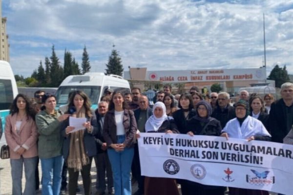 Протесты против правонарушений в женской тюрьме Измира