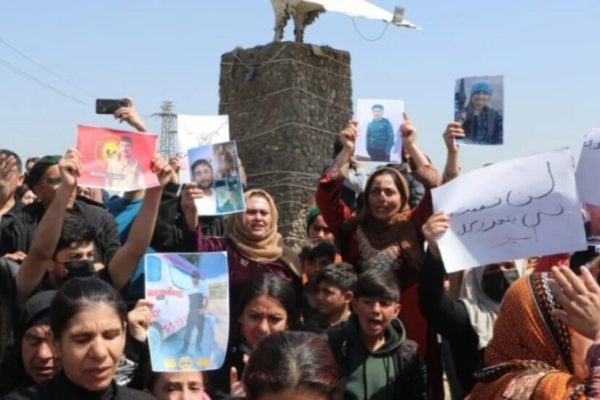 В Хасаке семьи пленных призвали срочно вернуть их сыновей и раскрыть их судьбу