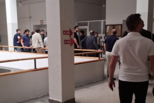 Нападение на курдских студентов в кампусе Джебеджи