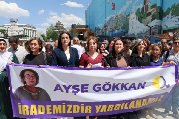 Женщины в Ване протестуют против тюремного заключения Айше Геккан