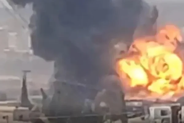 В результате взрыва на временном складе оружия в сельской местности Идлиба пострадали восемь человек